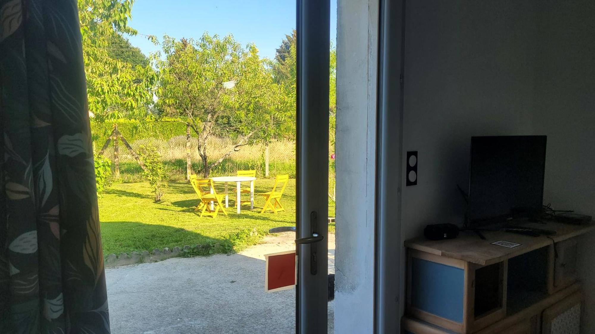 Le Truc En Plus, Accessibles Pmr, Appartement 45 M2 Mitoyen Dans Une Maison Avec Un Autre Appartement Guerard Luaran gambar